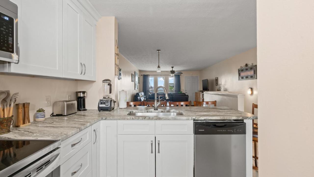 Pet Friendly Townhome With Gulf Views And Hot Tub Right Across From Beach And Schooners Panama City Beach Exteriör bild
