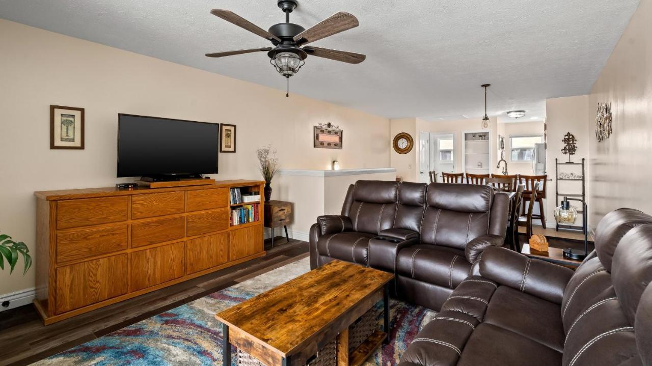 Pet Friendly Townhome With Gulf Views And Hot Tub Right Across From Beach And Schooners Panama City Beach Exteriör bild